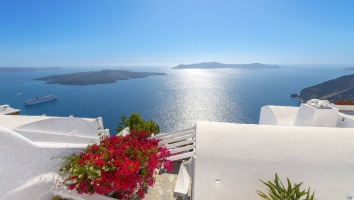15 reasons to welcome May at the best boutique hotels in Greece